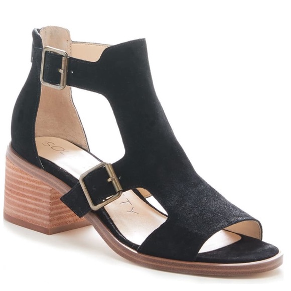 Tonni Buckle Shield Sandal
SOLE SOCIETY - Picture 7 of 16